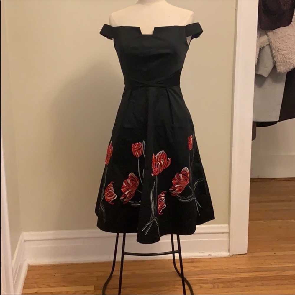 Karen millen bardo dress NWOT black and red beaded off shoulders woman size 4